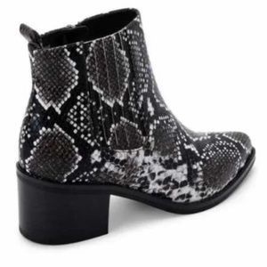 NWT Aqua College Block Heel Waterproof Ankle Booties Karlie Leather - Size 6.